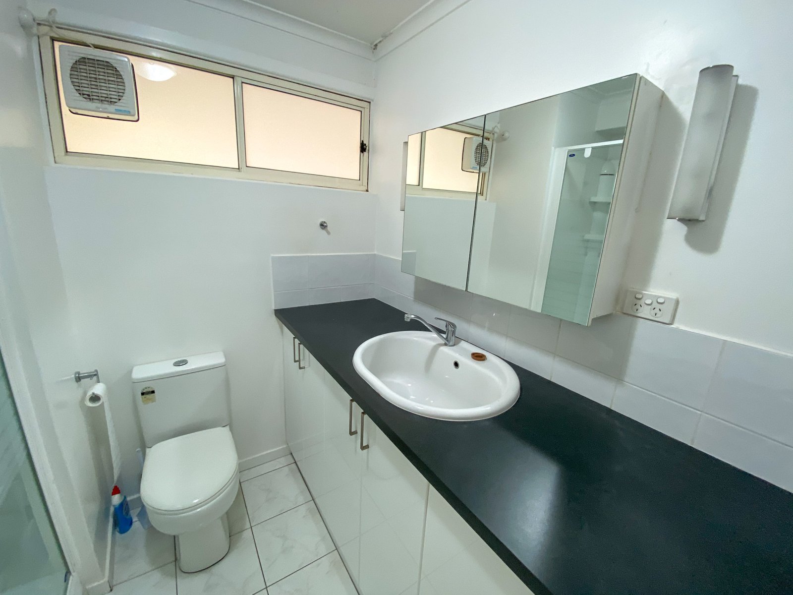 2/9 Augusta Road NEW TOWN 6