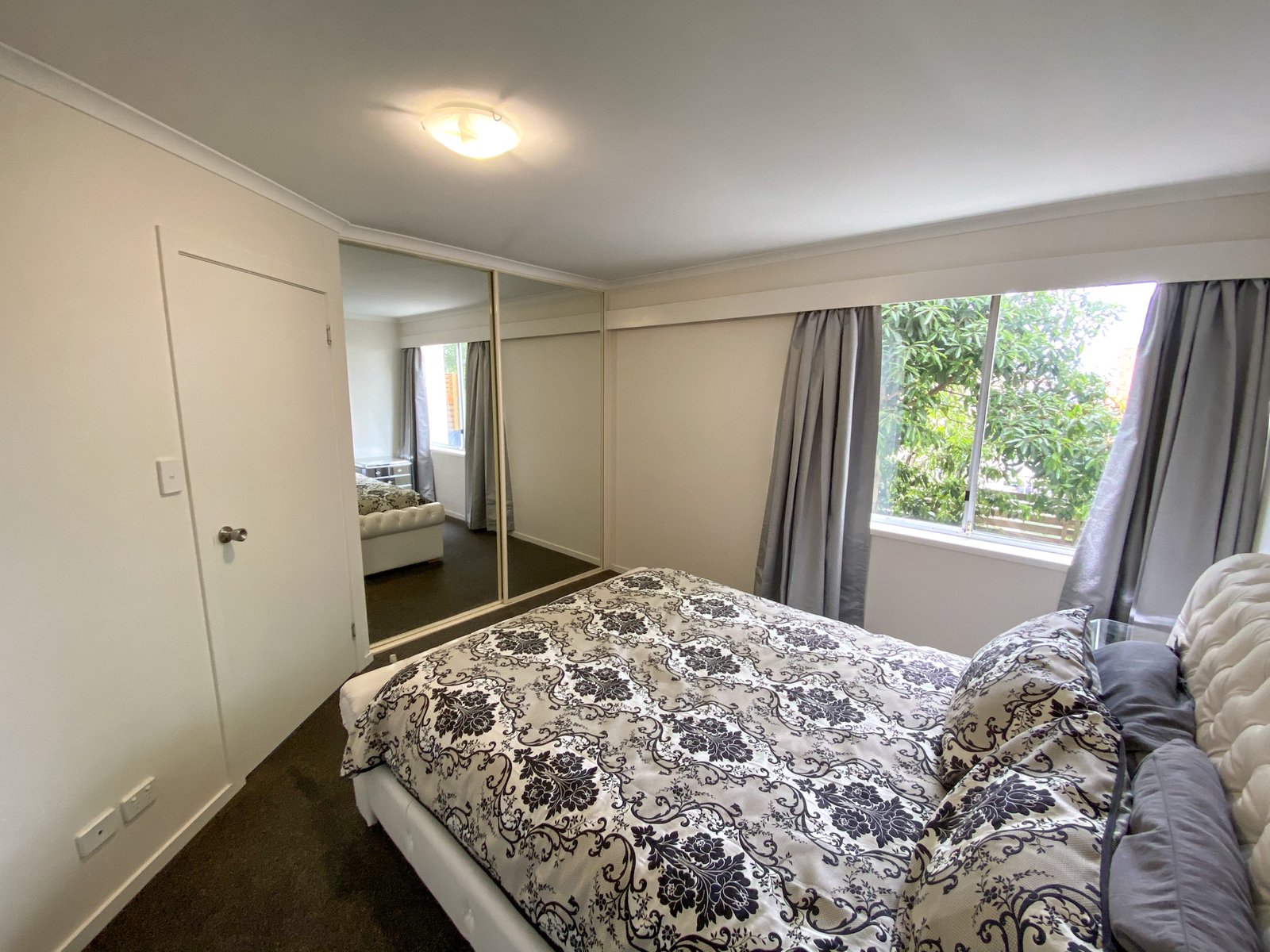 2/9 Augusta Road NEW TOWN 9