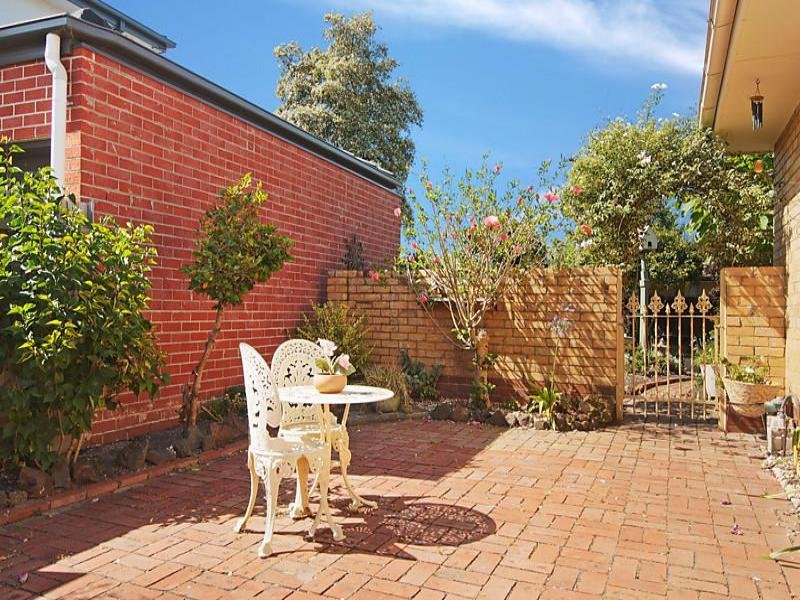 Gallery: 29 Besant Street