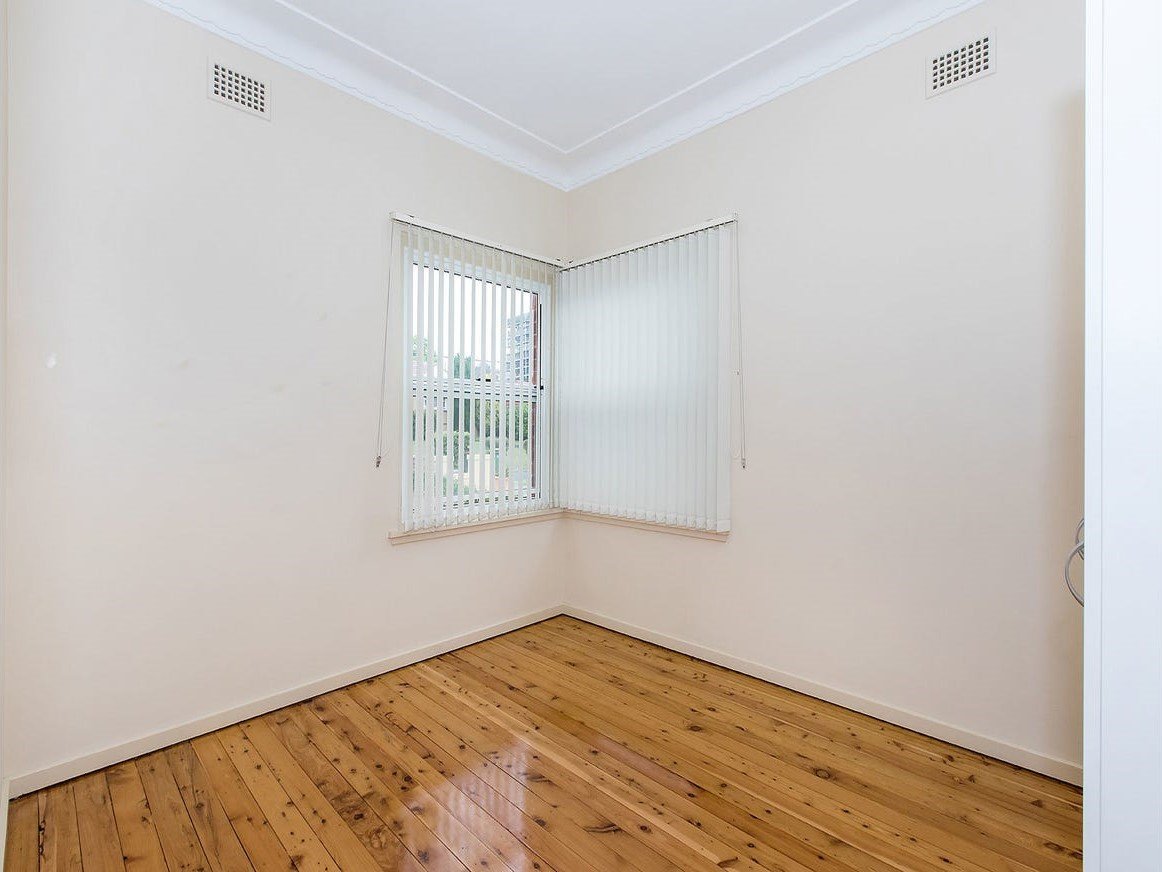 29 Bimbadeen Avenue MIRANDA 5