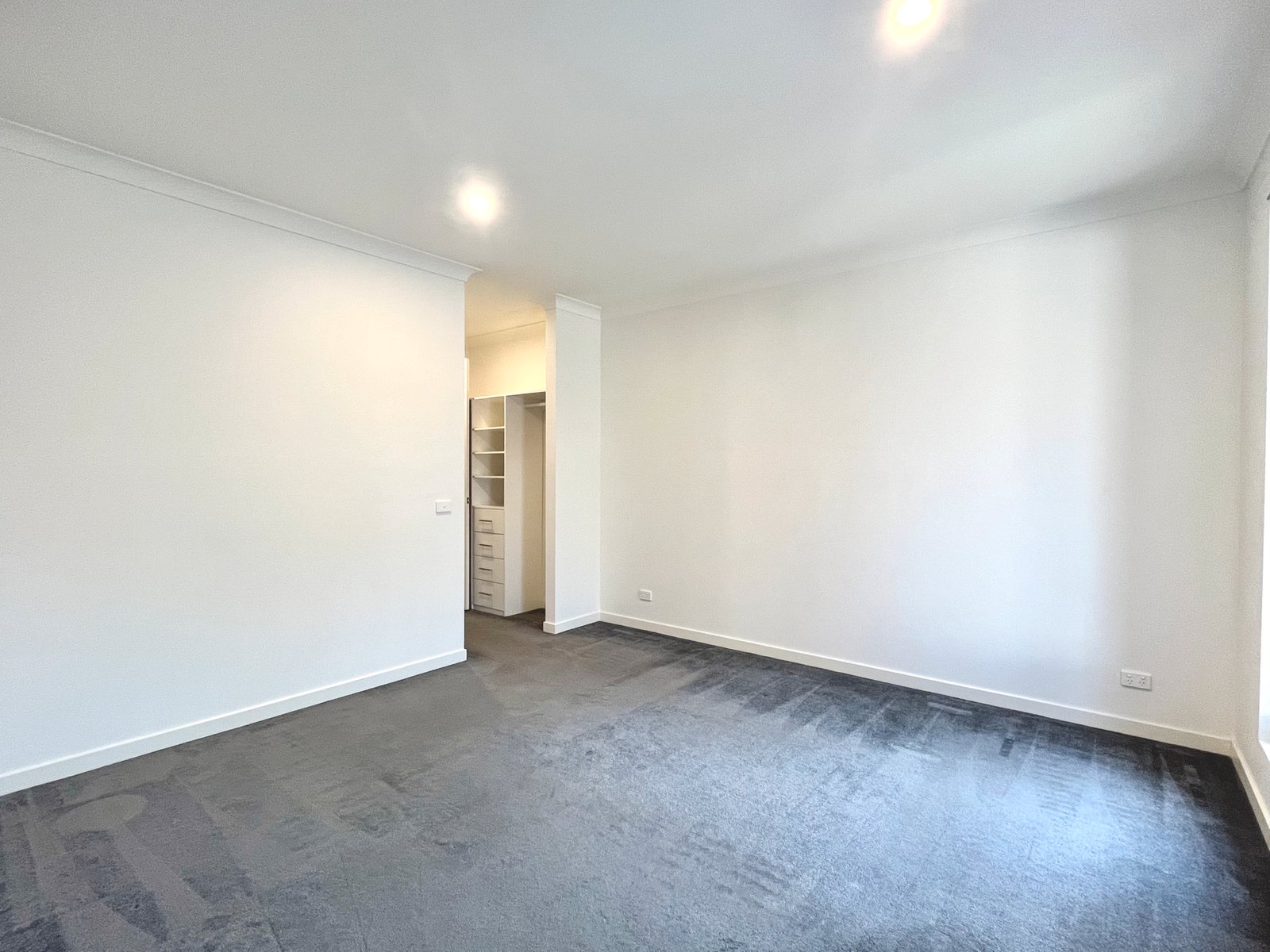 Gallery: 2/9 Calista Avenue