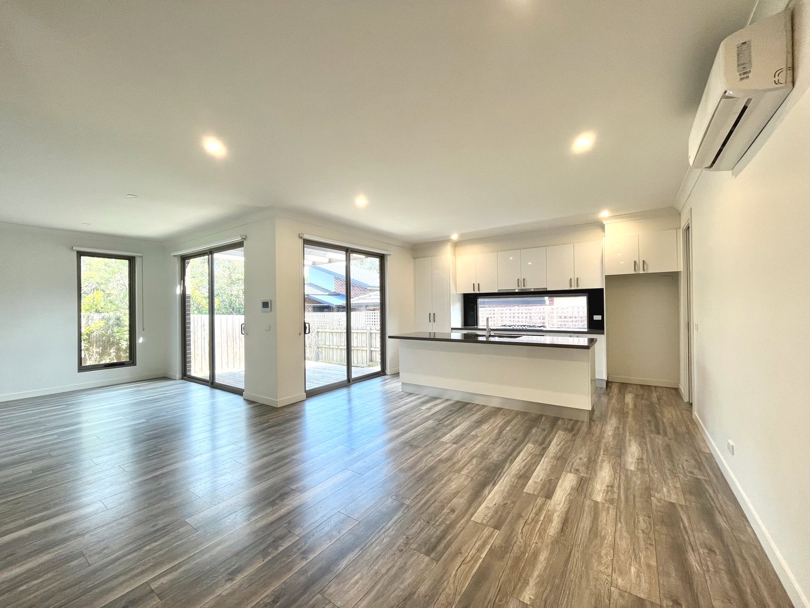 Gallery: 2/9 Calista Avenue