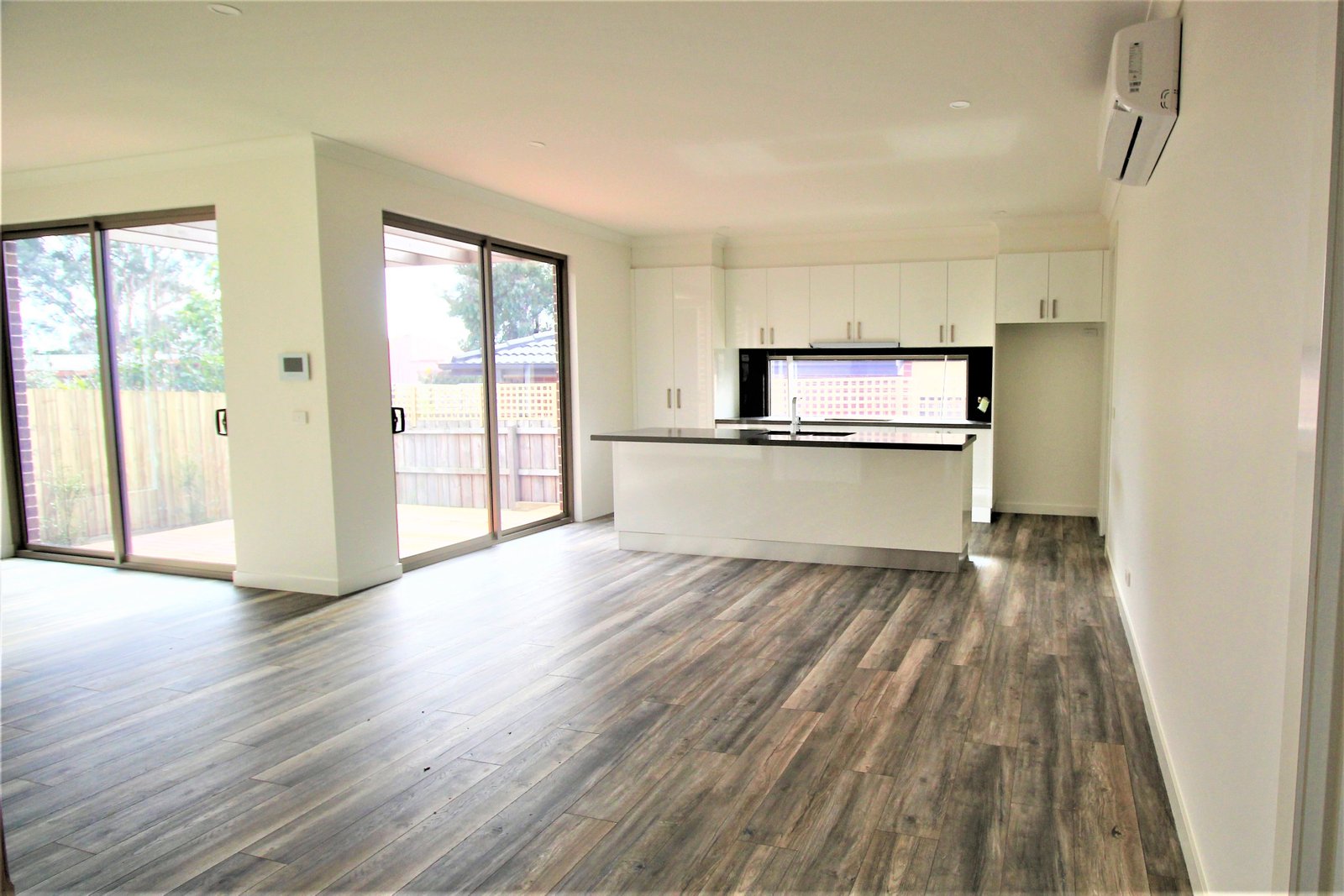 Gallery: 2/9 Calista Avenue