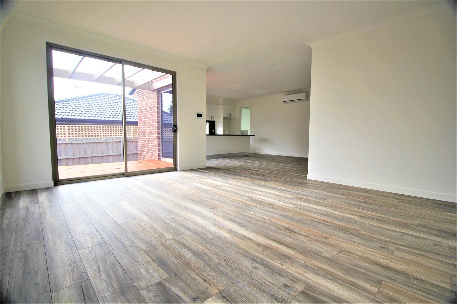 Gallery: 2/9 Calista Avenue