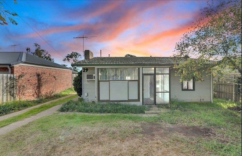 Gallery: 29 Camellia Crescent