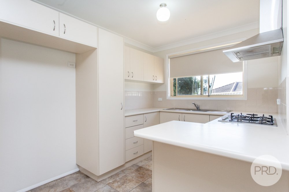 29 Candlebark Circuit GLENMORE PARK 4
