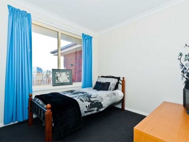 29 Cavenor Drive OAKDOWNS 8