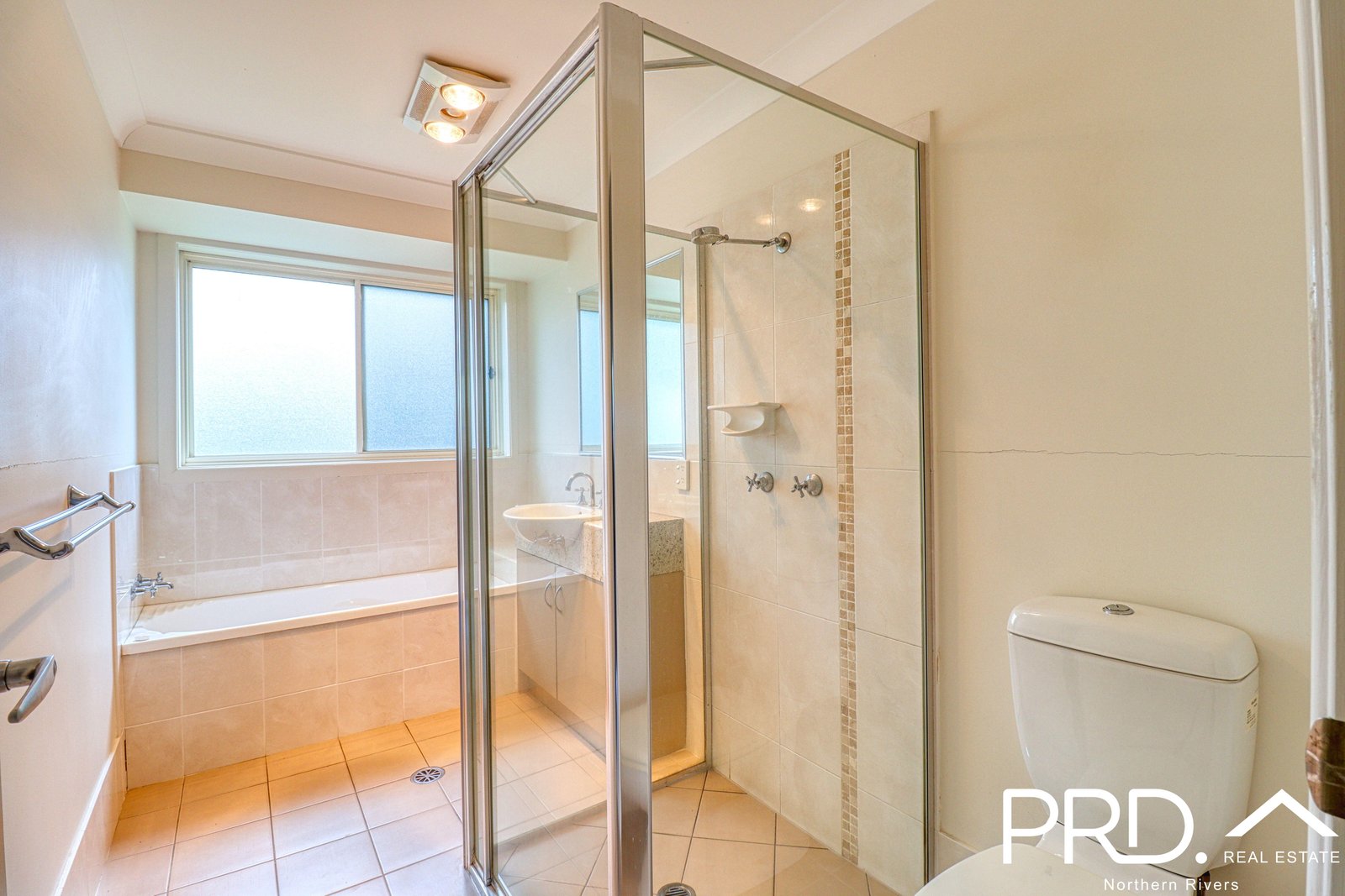 2/9 Cope Street CASINO 8