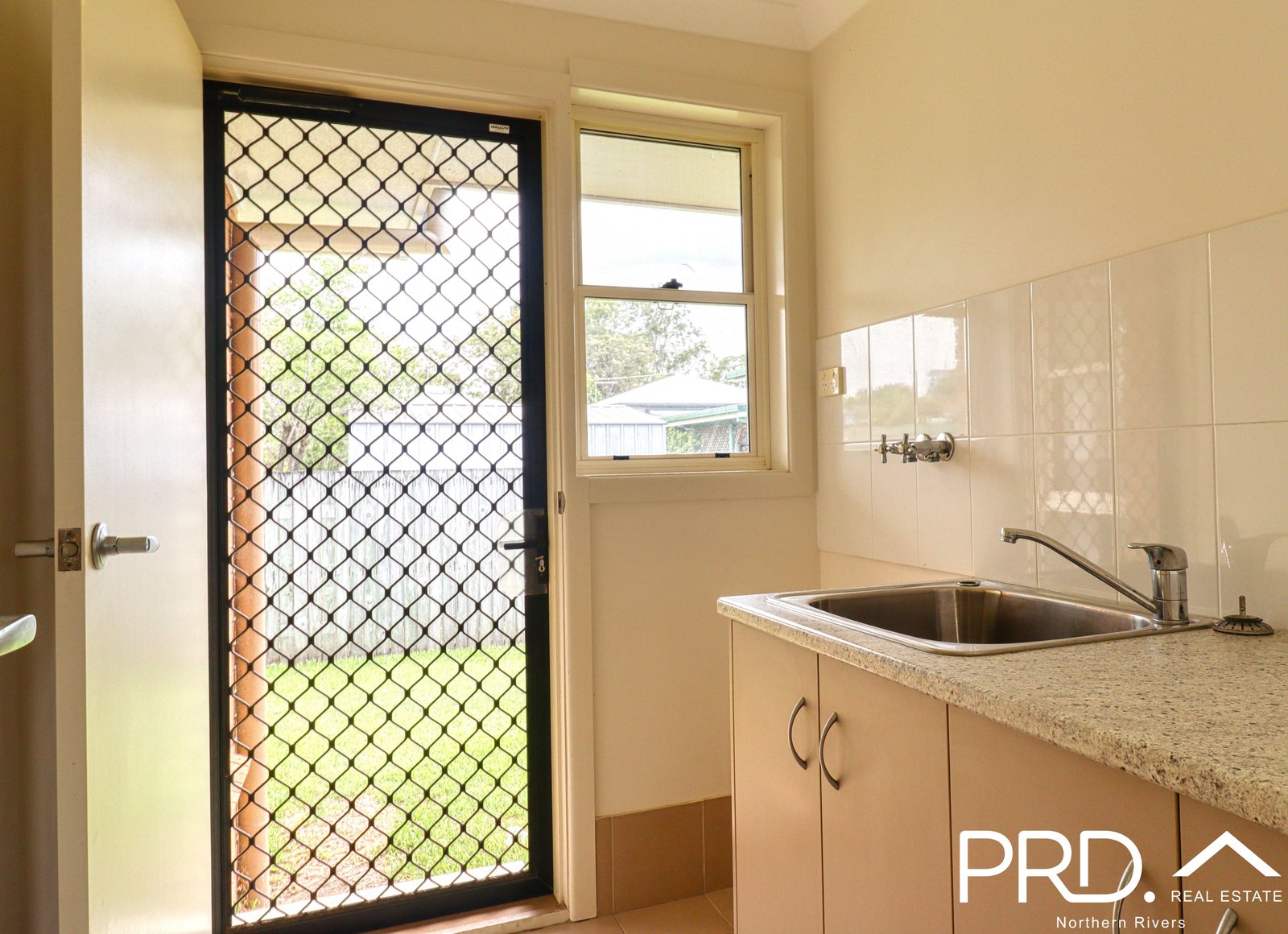 2/9 Cope Street CASINO 9