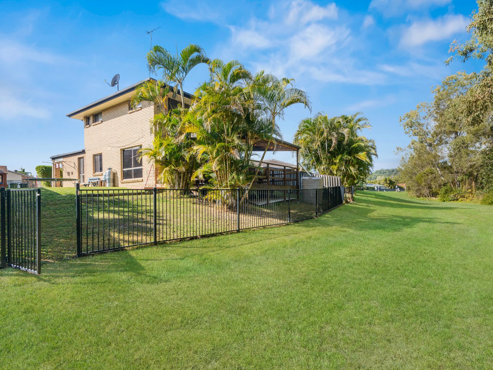 29 Cosmos Court ELANORA 8