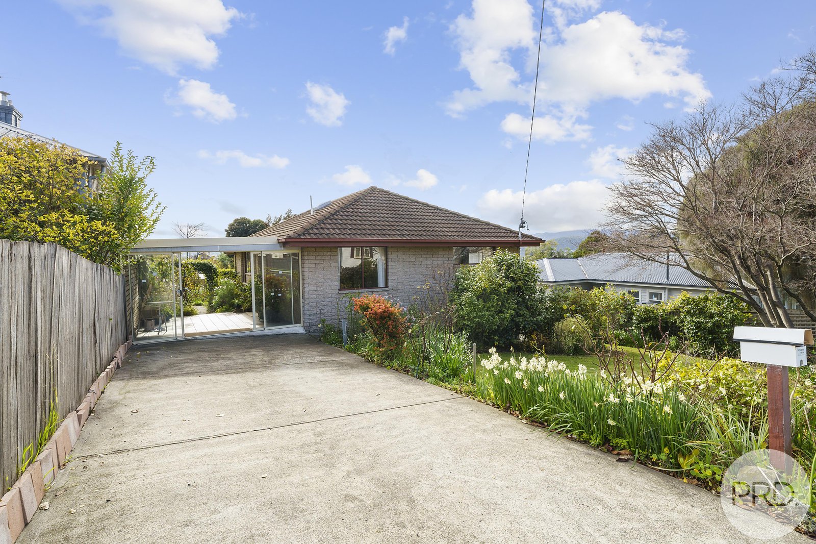 2/9 Cressy Street NEW TOWN 2