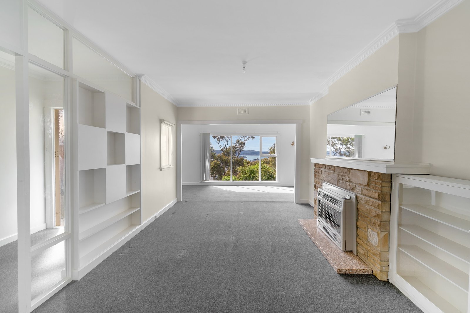 2/9 Dewrang Place MOUNT STUART 2