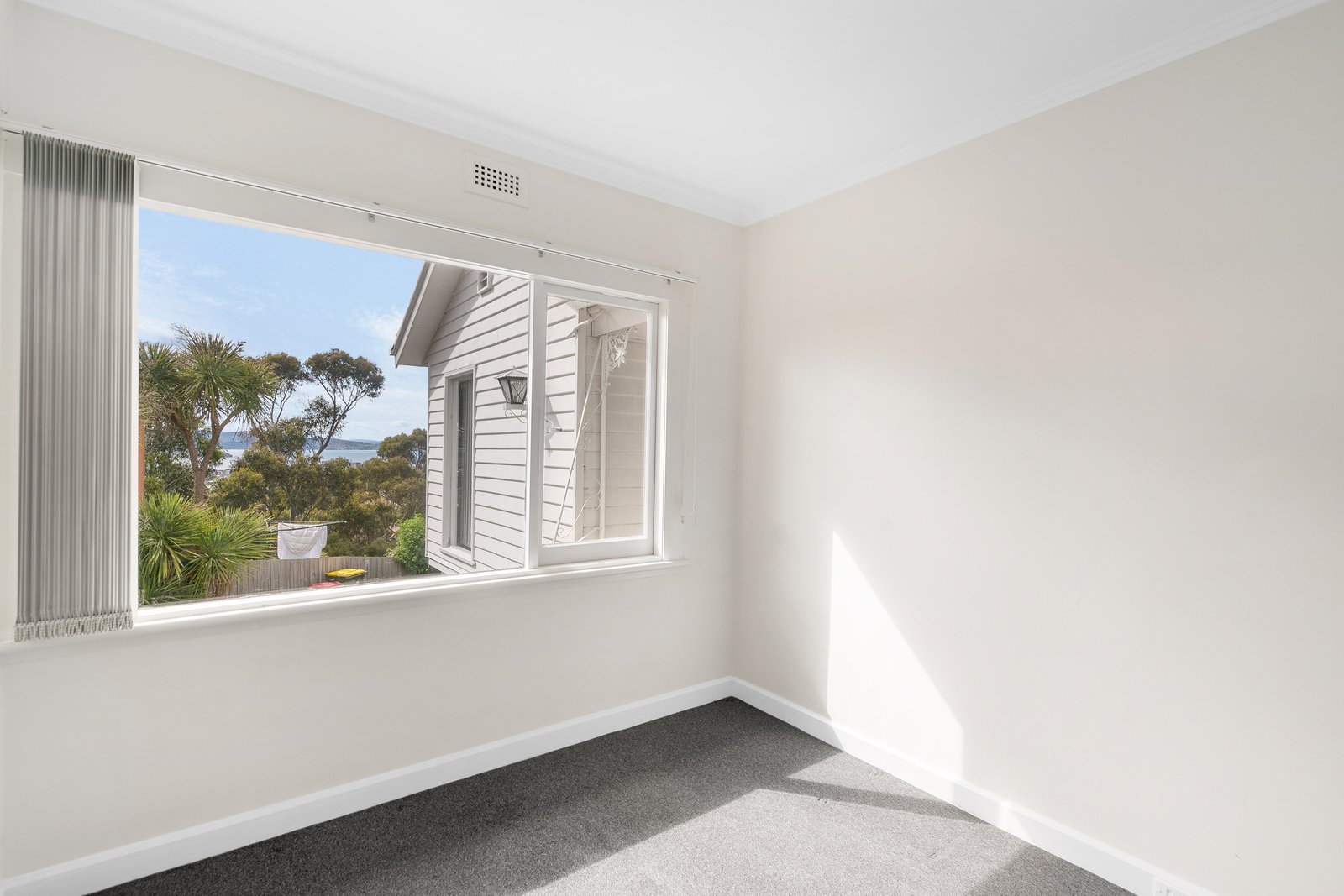 2/9 Dewrang Place MOUNT STUART 4