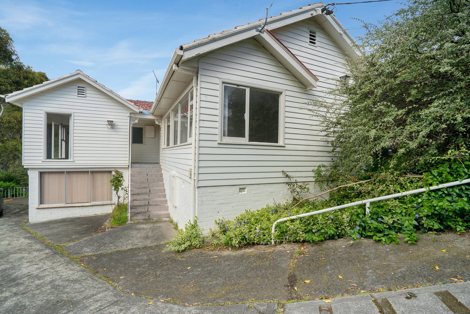 2/9 Dewrang Place MOUNT STUART 1