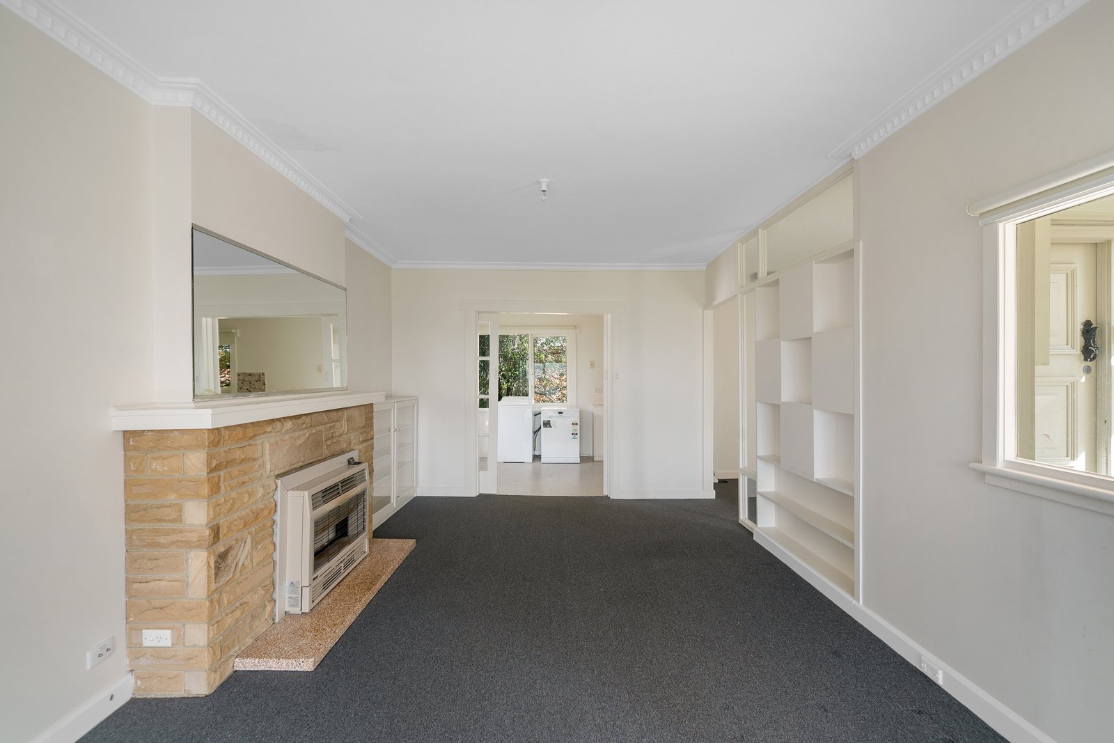 2/9 Dewrang Place MOUNT STUART 4