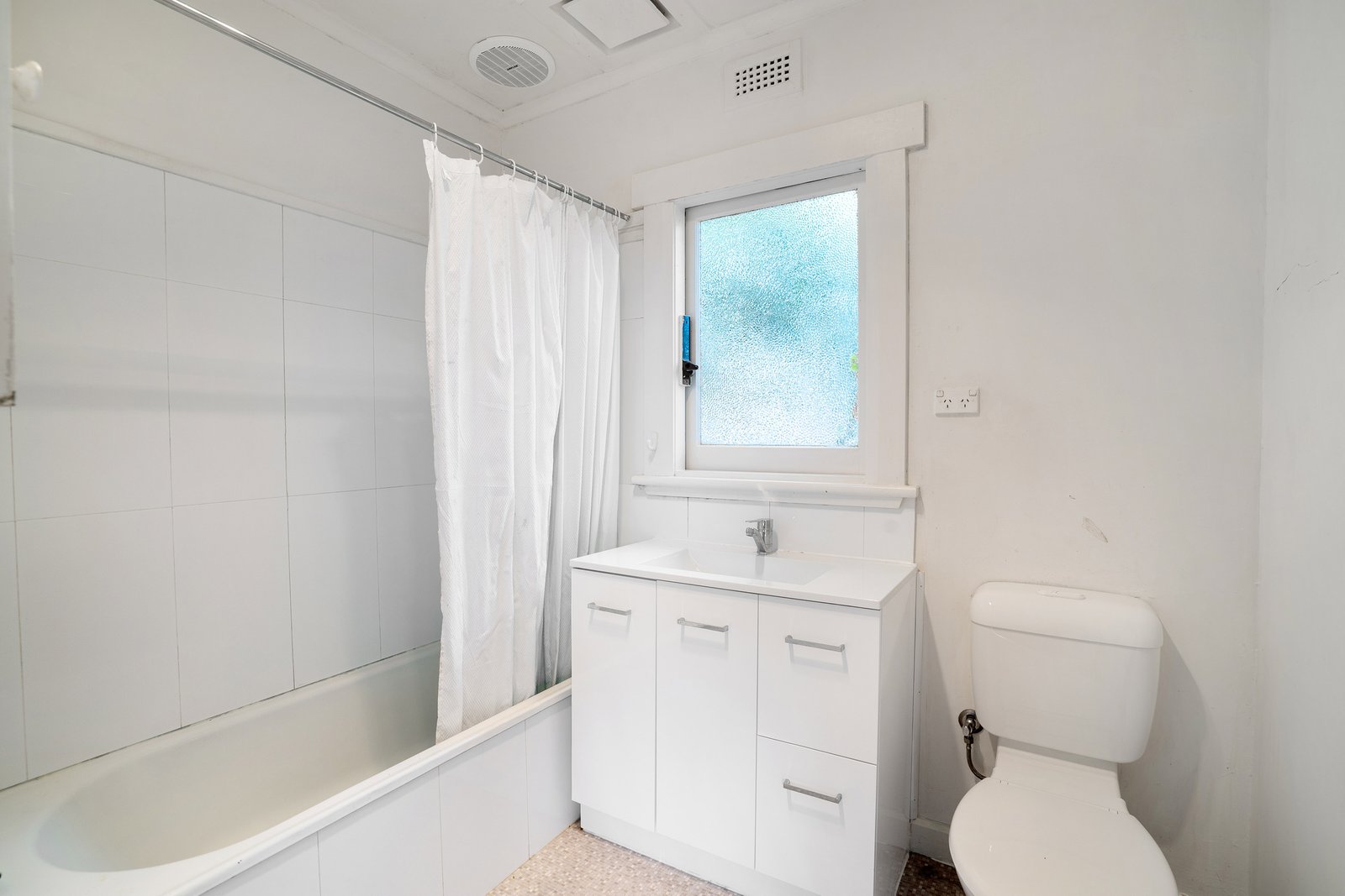 2/9 Dewrang Place MOUNT STUART 7