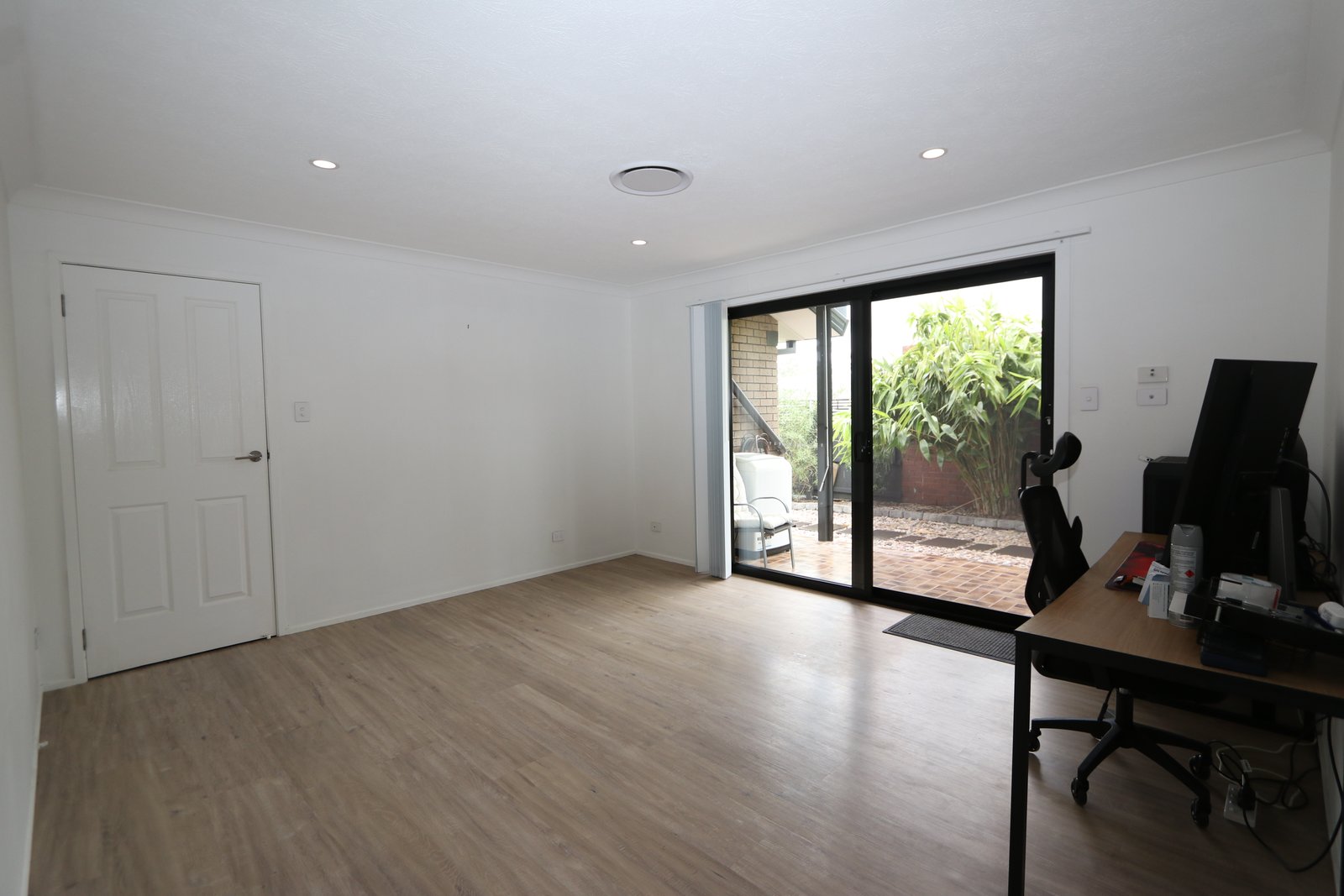 29 Dromana Crescent HELENSVALE 11