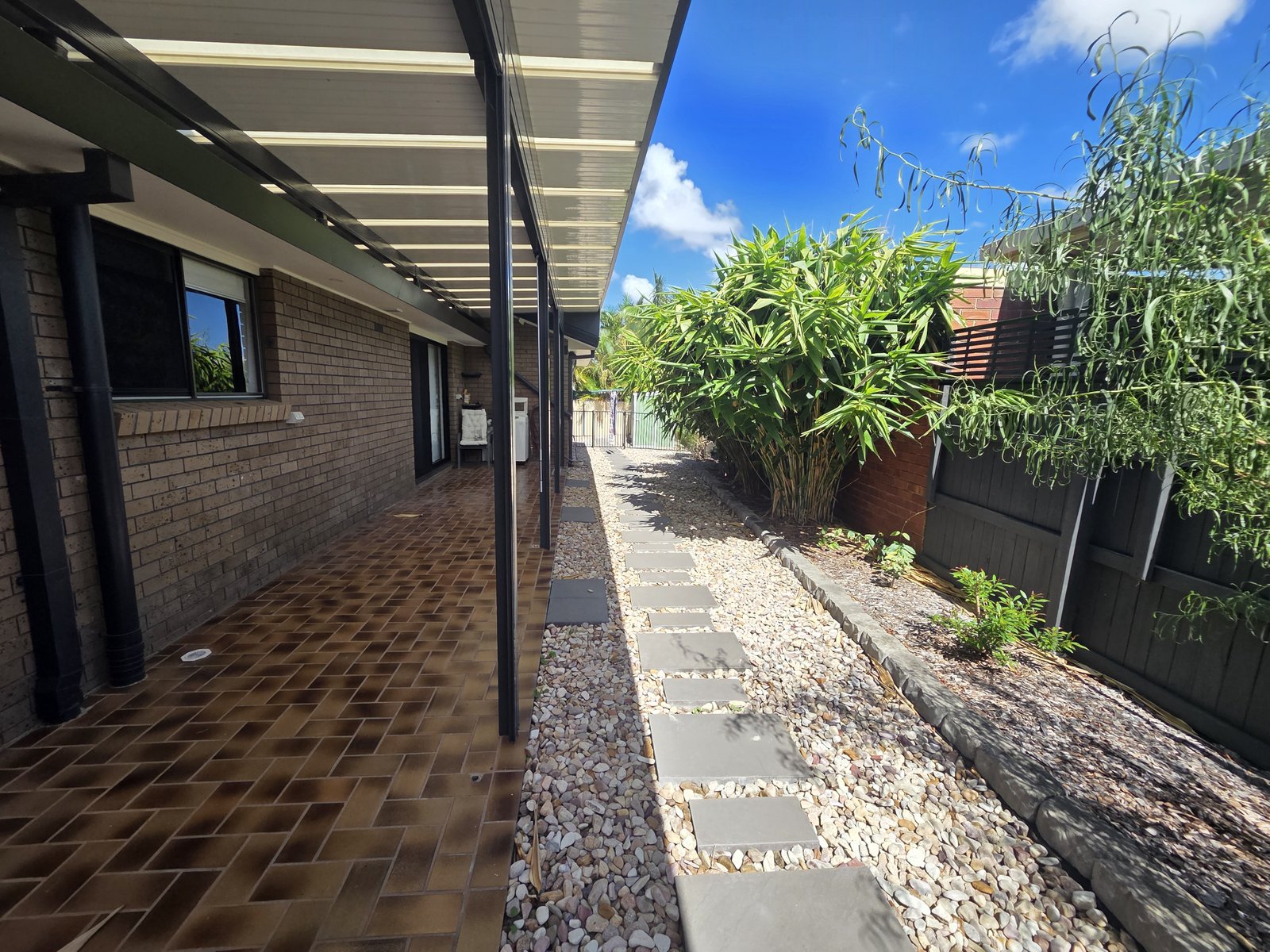 29 Dromana Crescent HELENSVALE 20