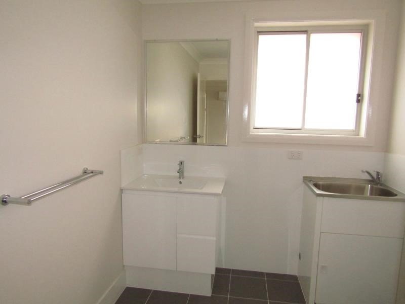 2/9 Explorers Way TAMWORTH 2