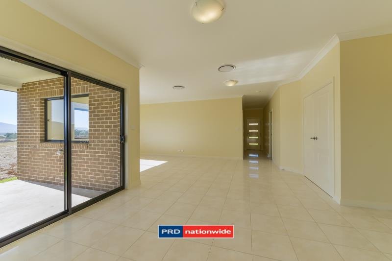 29 Falcon Drive TAMWORTH 3