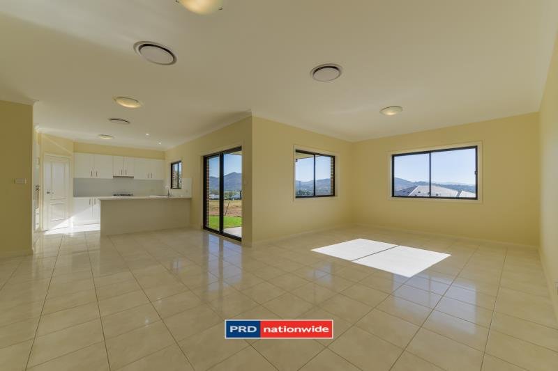 29 Falcon Drive TAMWORTH 4