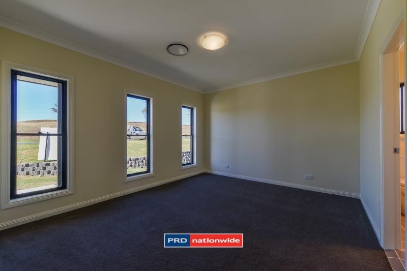 29 Falcon Drive TAMWORTH 5