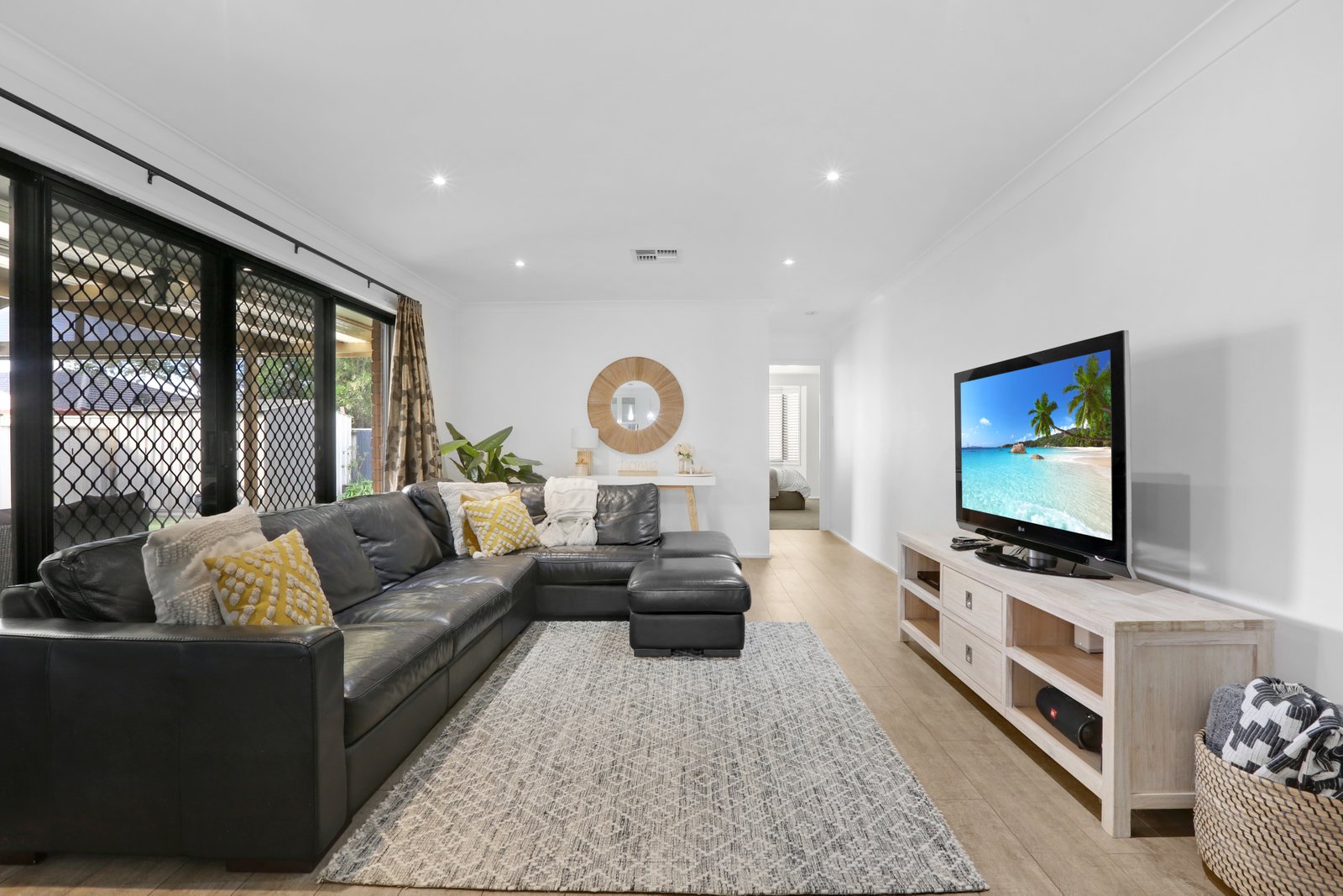 29 Felix Avenue HORSLEY 7