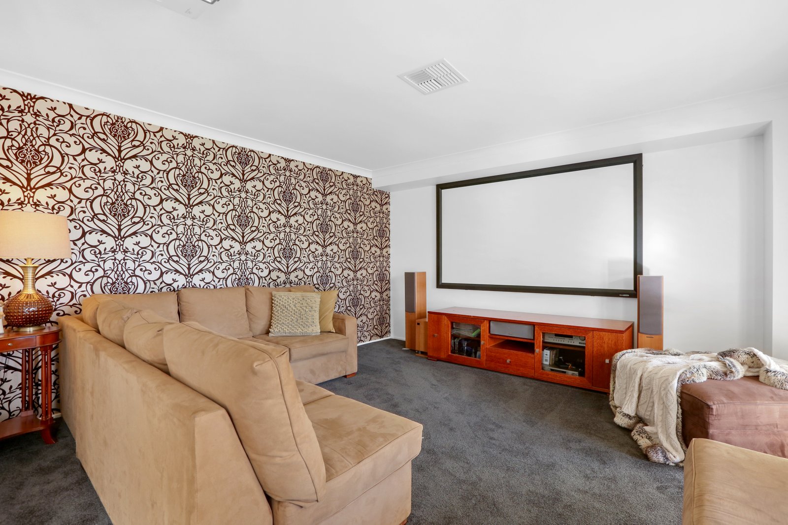 29 Felix Avenue HORSLEY 8