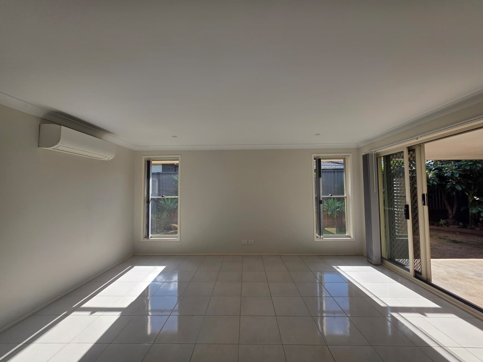 29 Greenhood Crescent DENHAM COURT 3