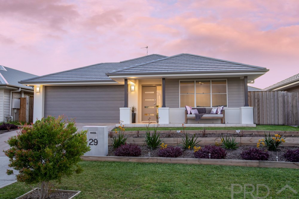 29 Harrop Parade THORNTON 1