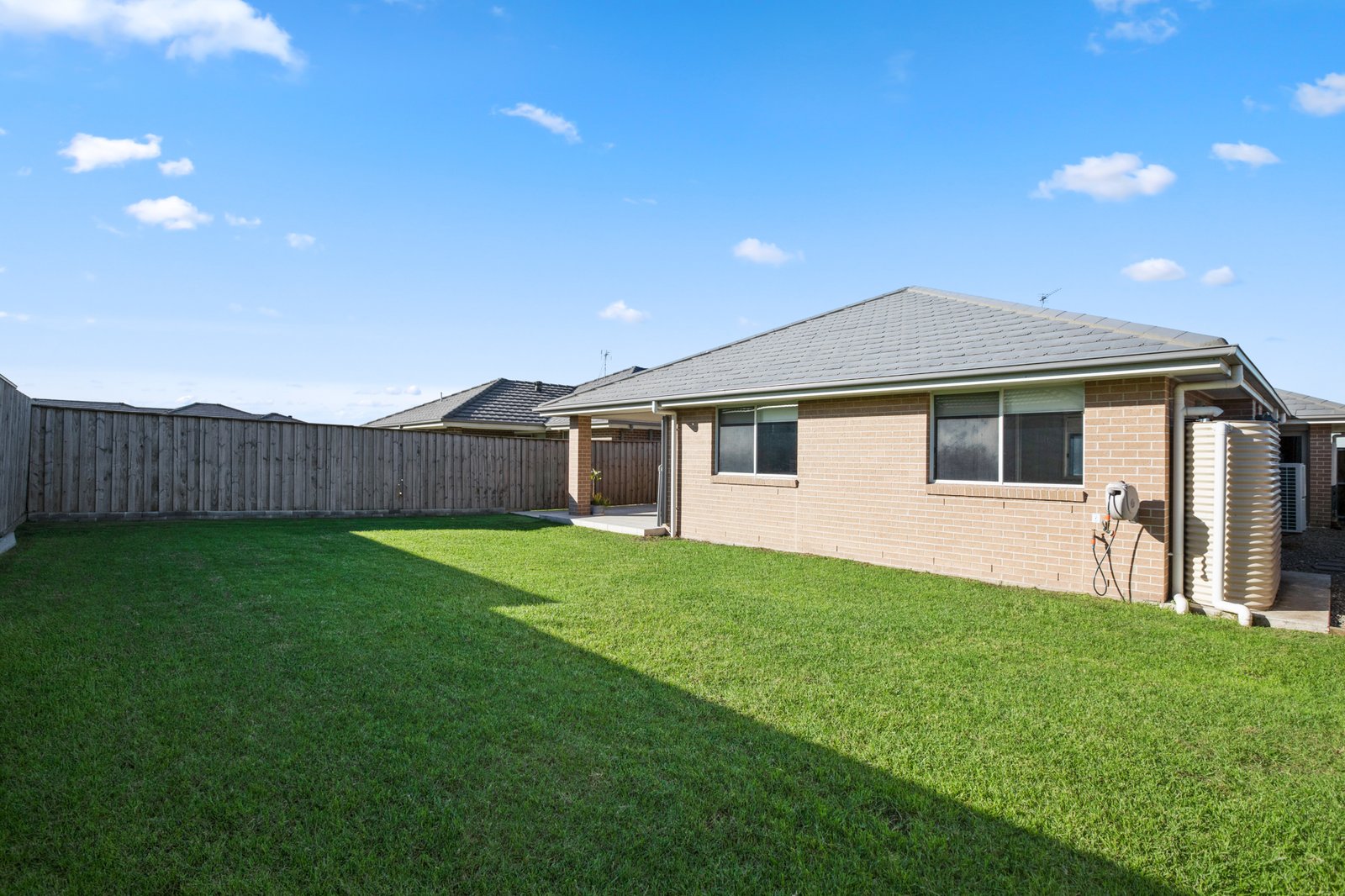 29 Harrop Parade THORNTON 16