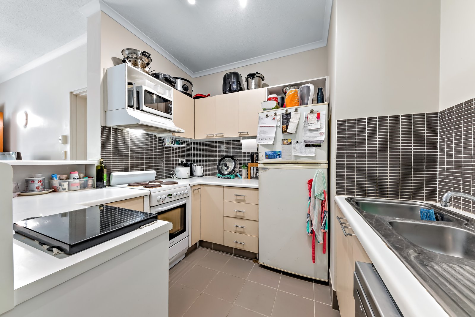 2/9 Hermitage Drive AIRLIE BEACH 10
