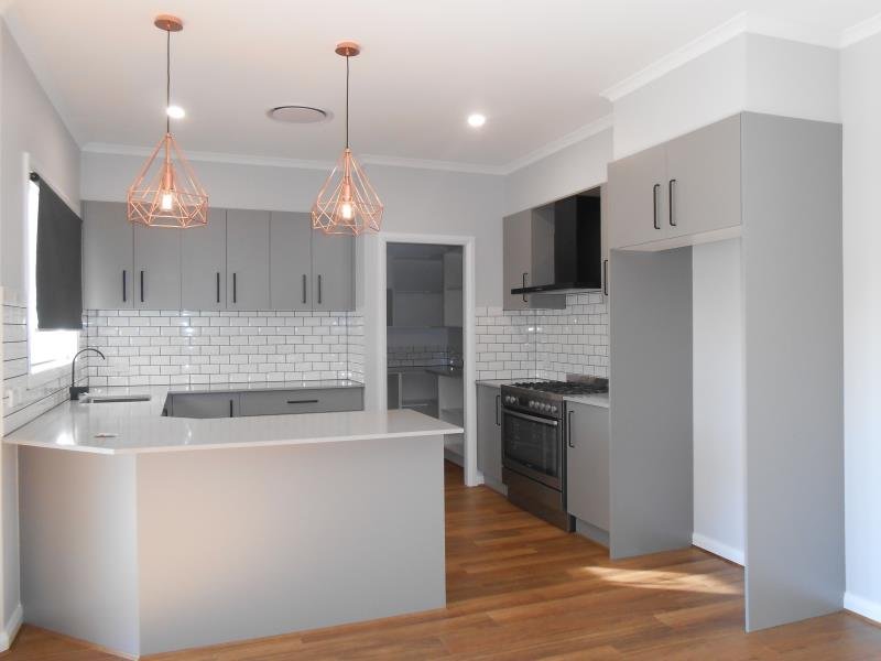 29 Jubata Drive TAMWORTH 2