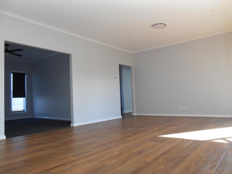 29 Jubata Drive TAMWORTH 8