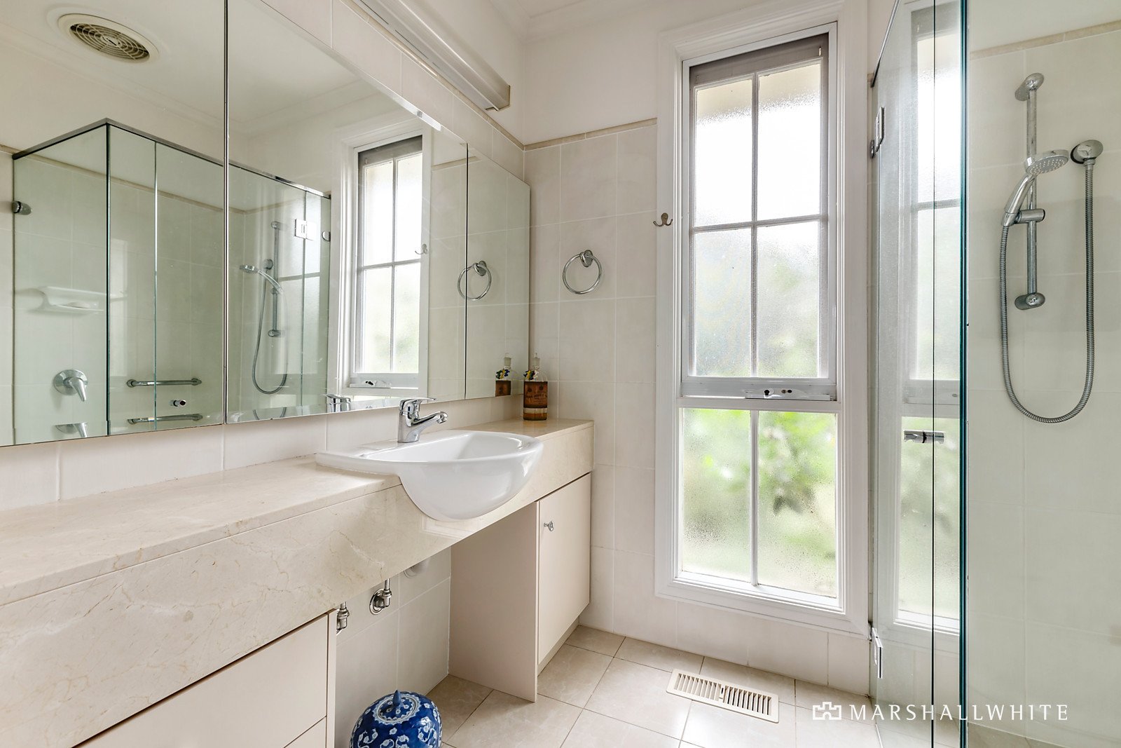 2/9 Kardella Street, Malvern East, VIC