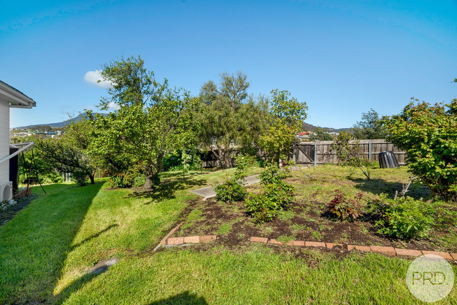 29 Kinarra Crescent CHIGWELL 23