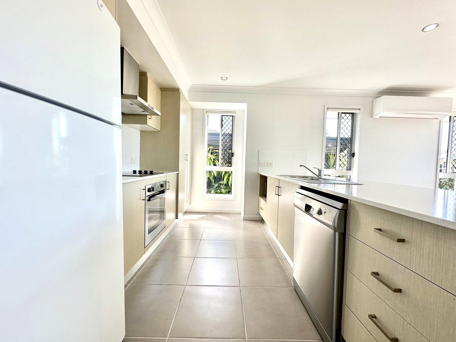 29 Koolivoo Parade BOYNE ISLAND 3