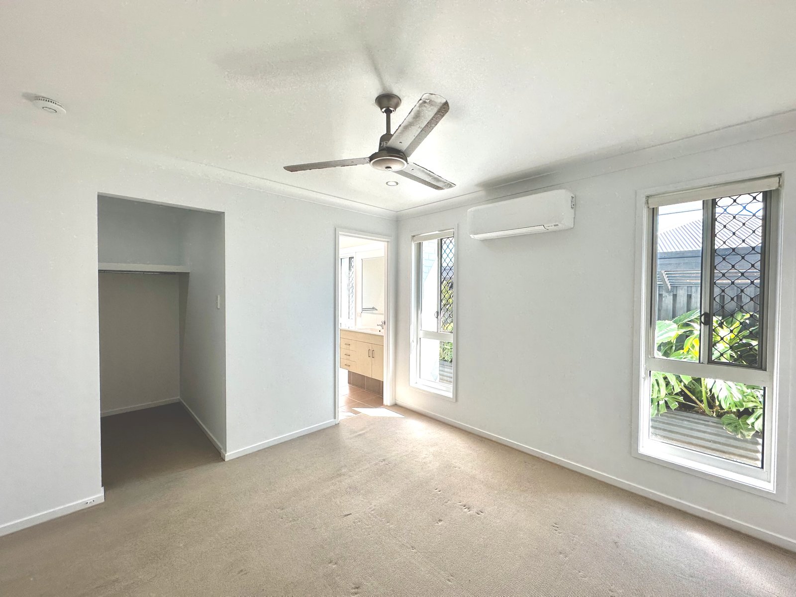 29 Koolivoo Parade BOYNE ISLAND 8