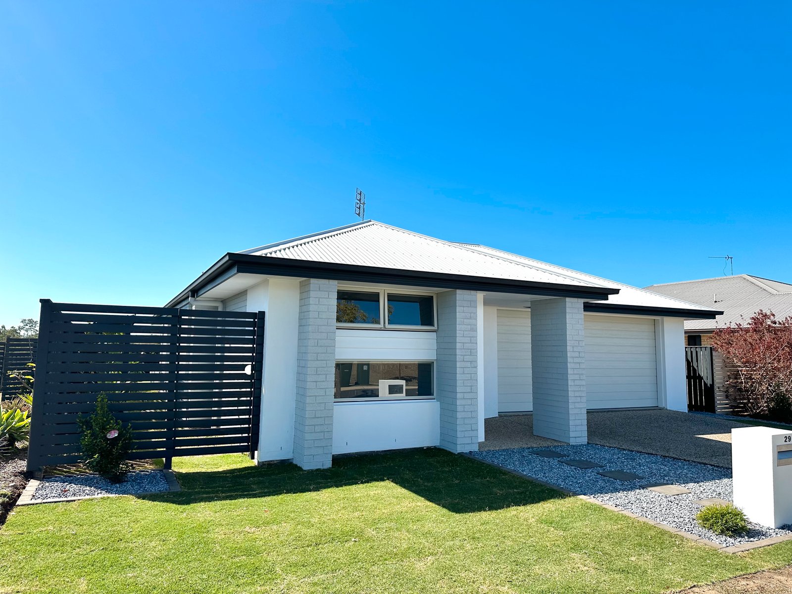 29 Koolivoo Parade BOYNE ISLAND 27