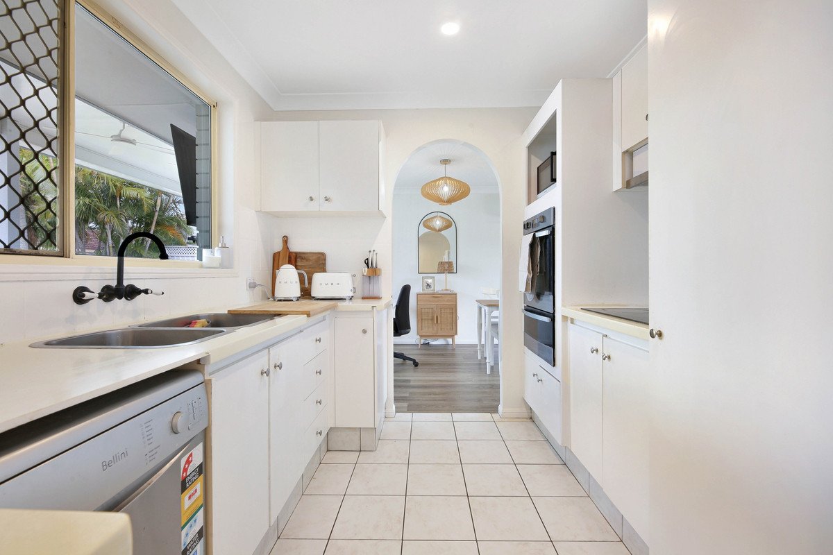 29 Lakeridge Drive Varsity Lakes 8