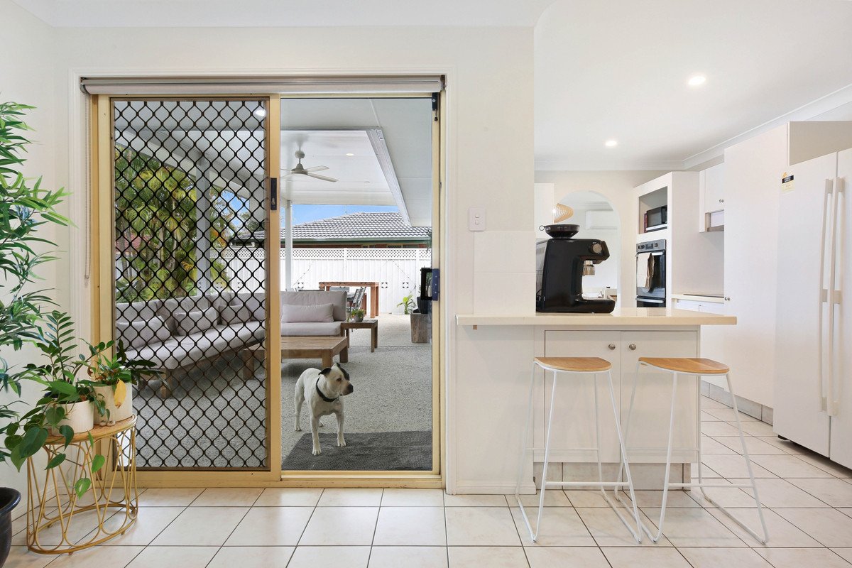 29 Lakeridge Drive Varsity Lakes 9