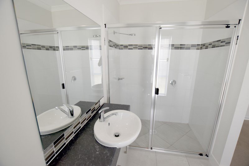 29 Lilyvale Esplanade BOYNE ISLAND 8