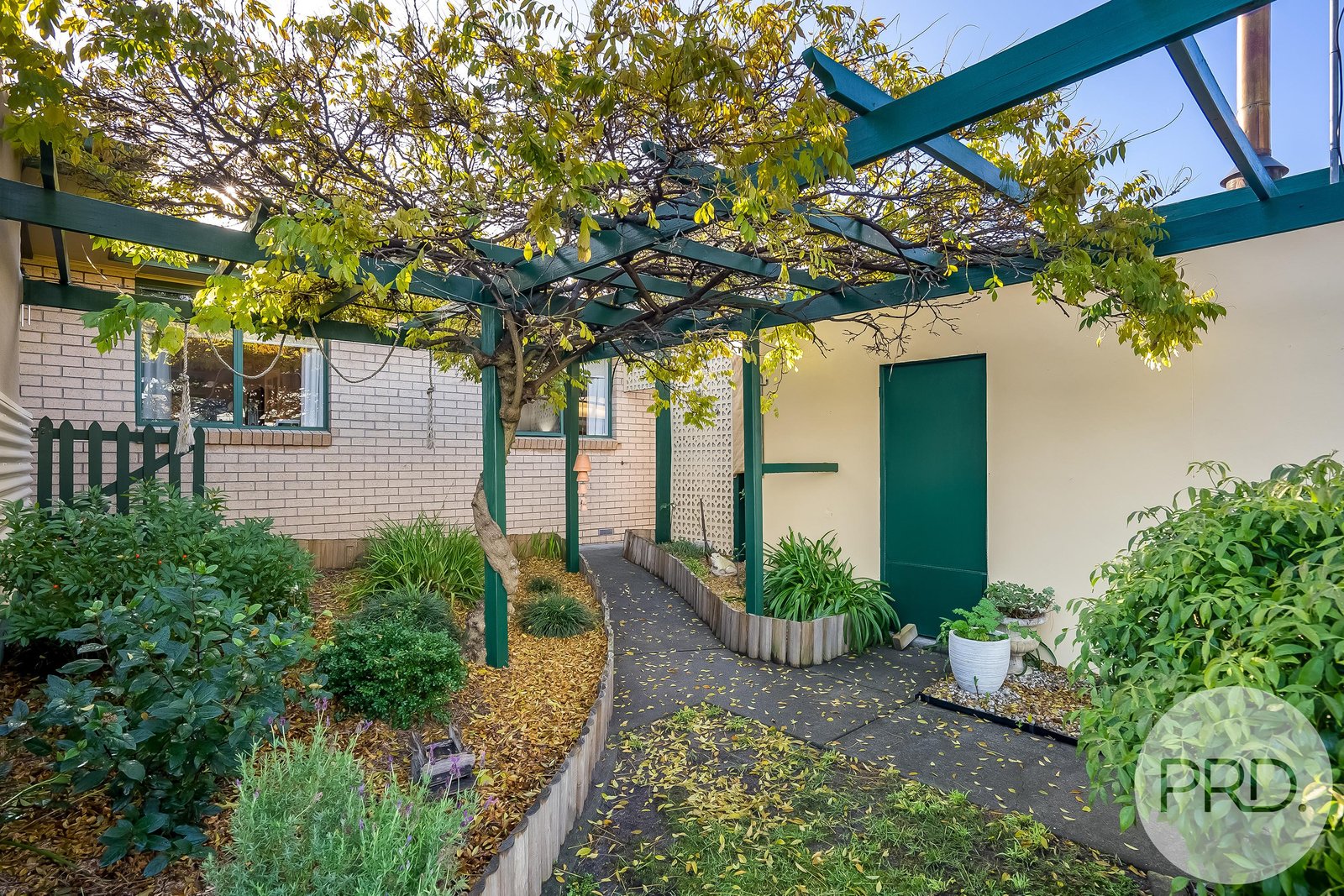 29 Lloyd Street CARLTON 16