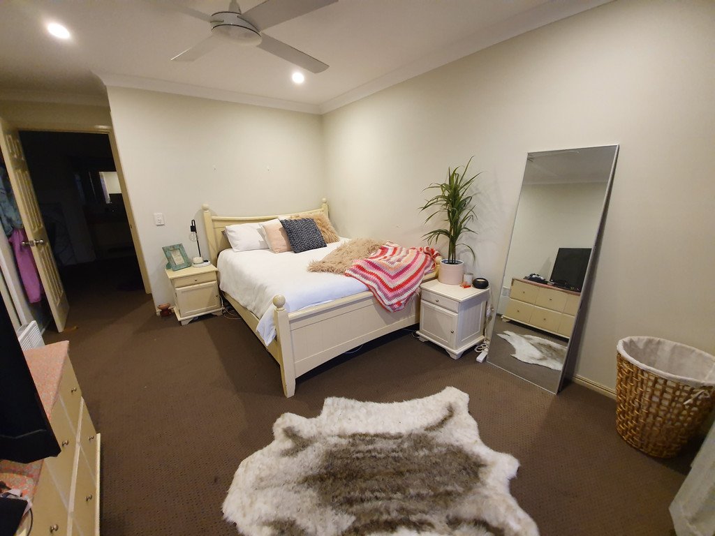 2/9 Magenta Drive VARSITY LAKES 5