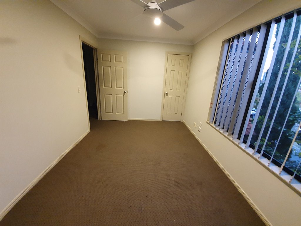 2/9 Magenta Drive VARSITY LAKES 8