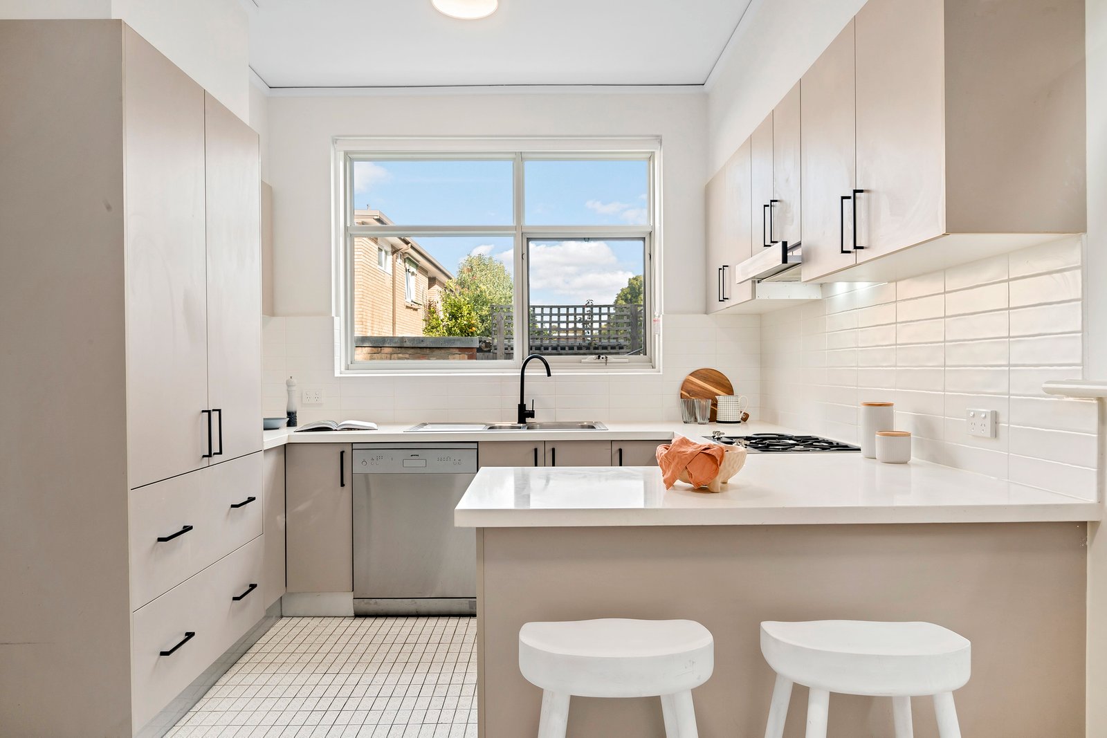 Real Estate and Property in 2/9 Narong Road, Caulfield North, VIC