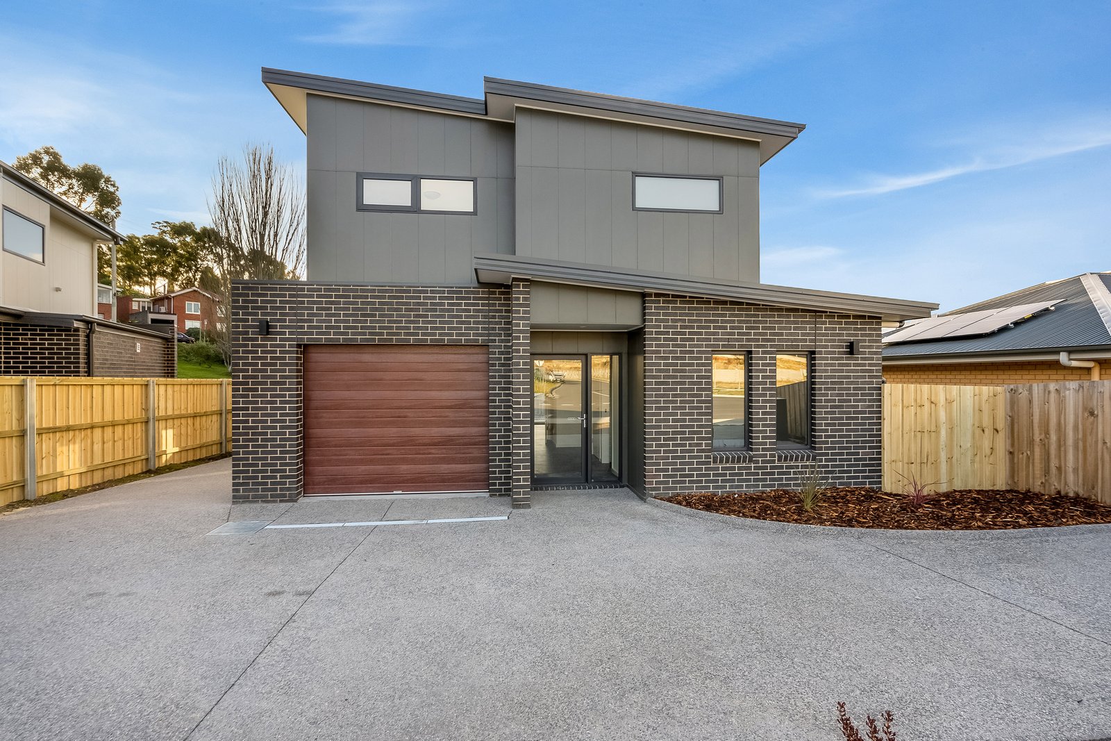 2/9 Nobel Drive NEW TOWN 1