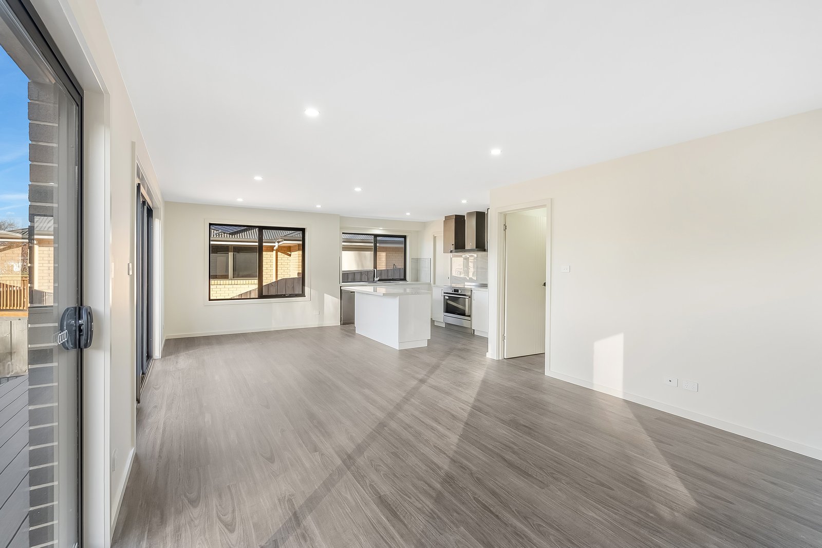 2/9 Nobel Drive NEW TOWN 3