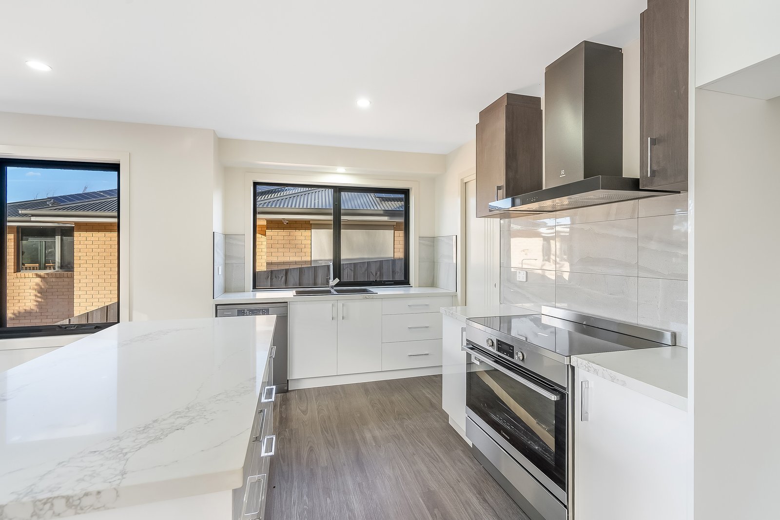 2/9 Nobel Drive NEW TOWN 6