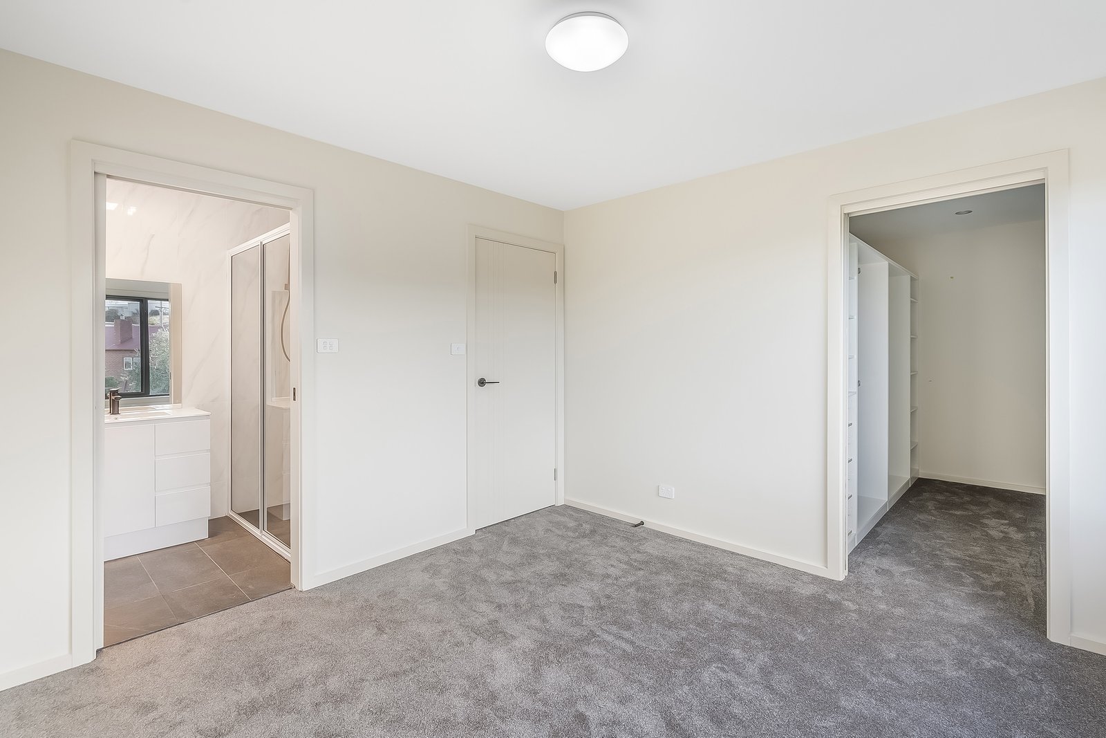 2/9 Nobel Drive NEW TOWN 7